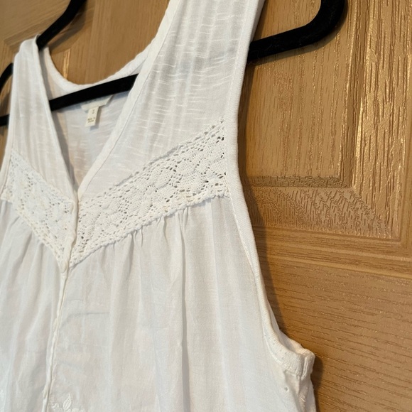 Adiva Women's Sleeveless Floral Lace Flowy Blouse - Picture 4 of 9